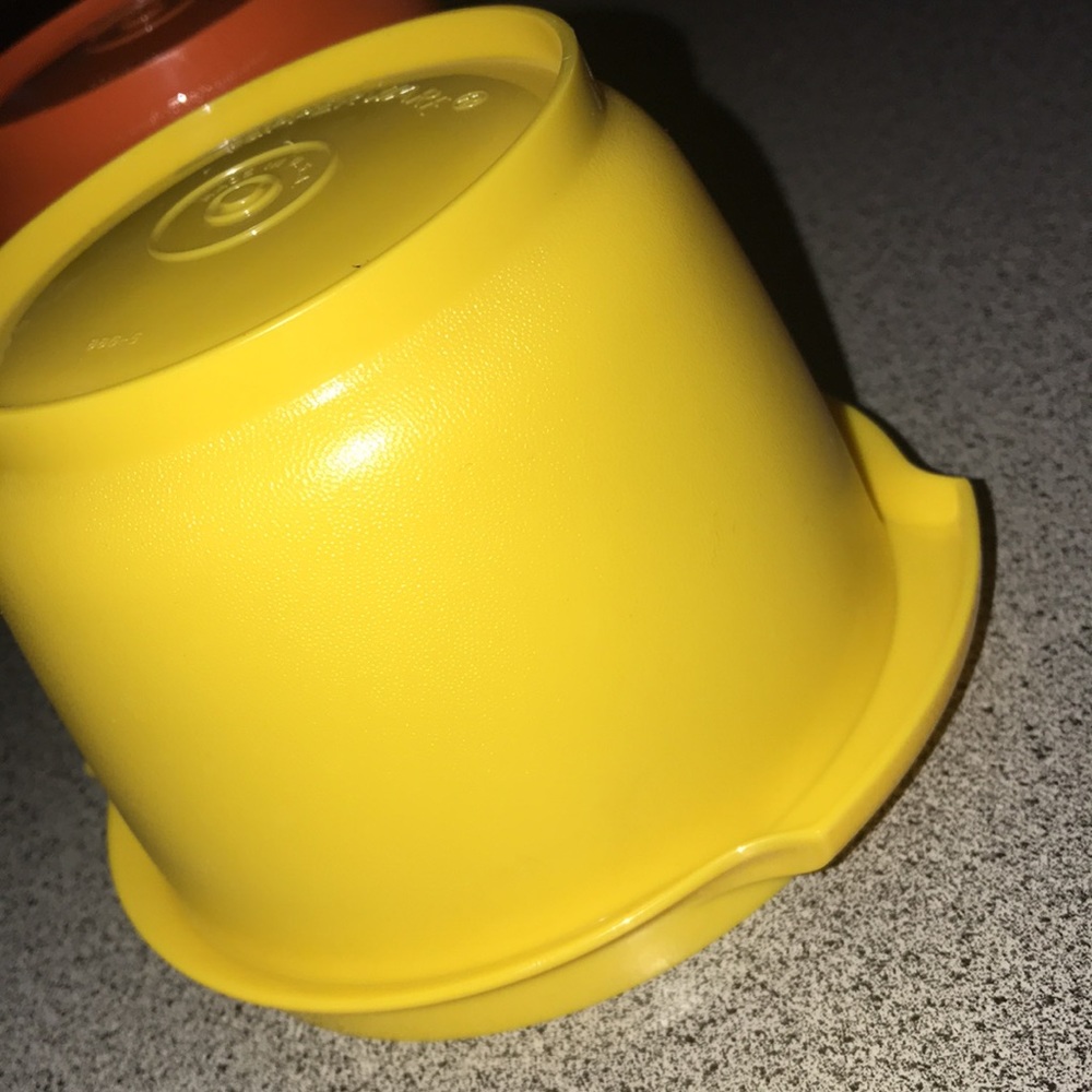 Two Vintage Tupperware plastic bowls - Picture 6 of 12